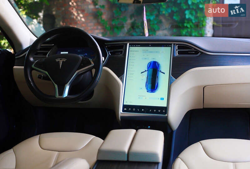 Ліфтбек Tesla Model S 2015 в Хмельницькому