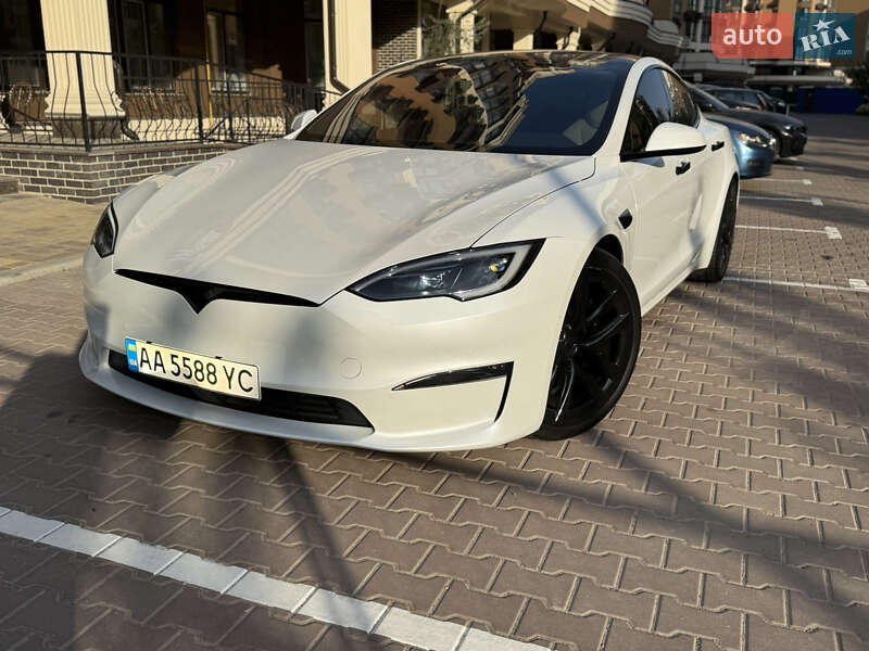 Tesla Model S 2021