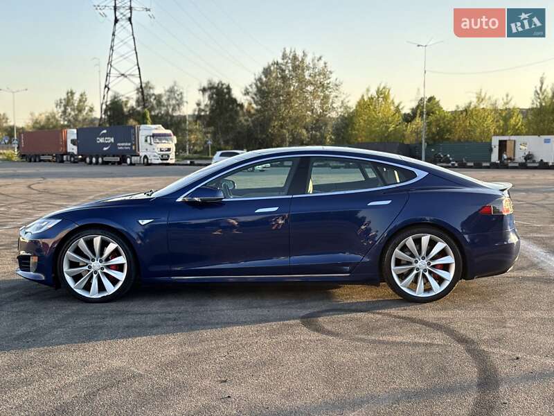 Лифтбек Tesla Model S 2016 в Киеве