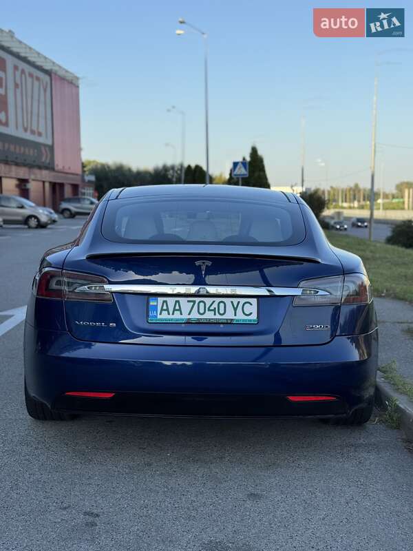 Лифтбек Tesla Model S 2016 в Киеве