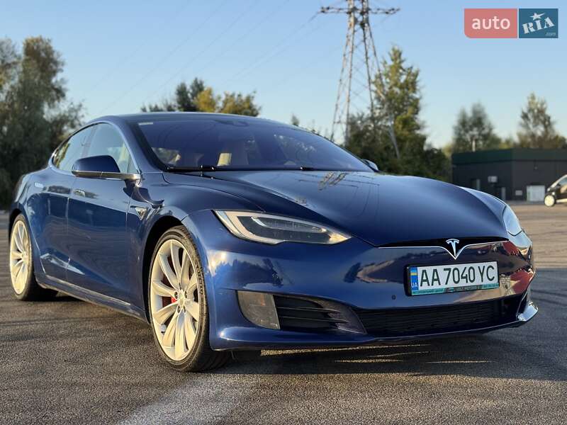 Лифтбек Tesla Model S 2016 в Киеве