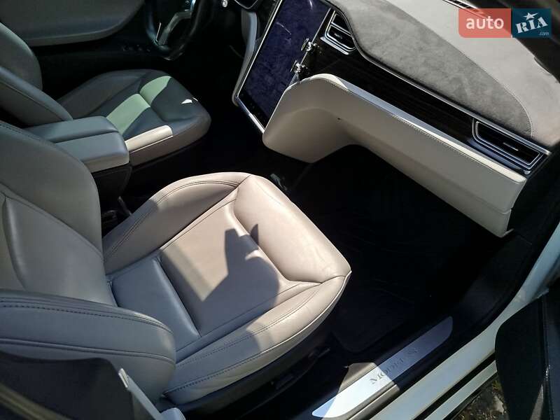 Лифтбек Tesla Model S 2015 в Луцке фото 12 Лифтбек Tesla Model S 2015 в Луцке