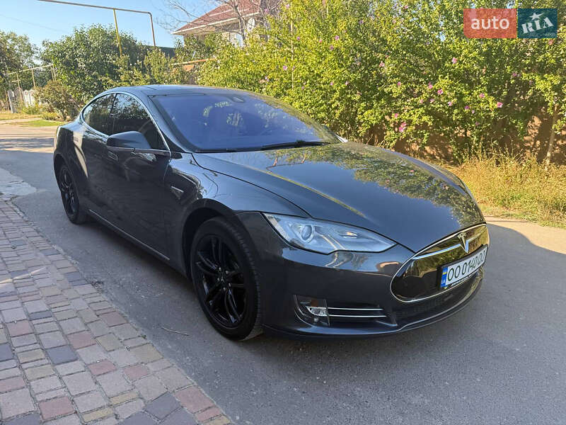 Ліфтбек Tesla Model S 2015 в Одесі фото 3 Ліфтбек Tesla Model S 2015 в Одесі
