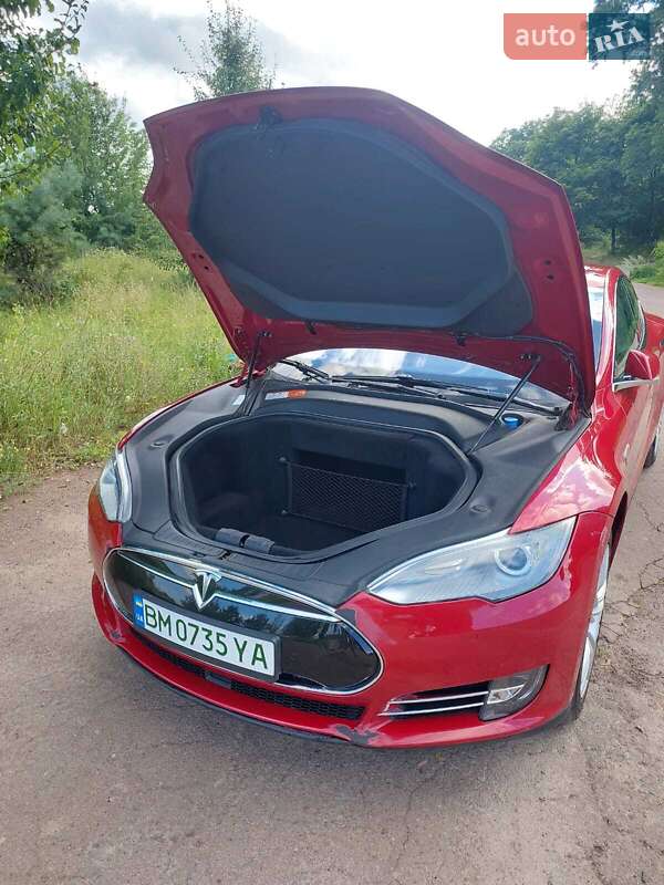 Лифтбек Tesla Model S 2014 в Тростянце