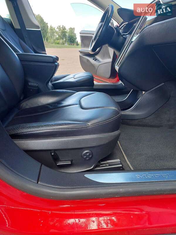 Лифтбек Tesla Model S 2014 в Тростянце