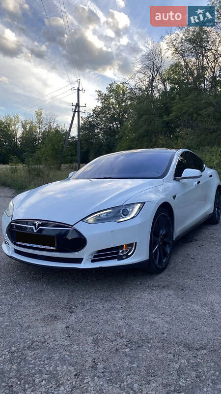 Tesla Model S 2015