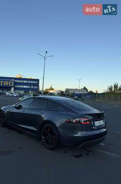 Лифтбек Tesla Model S 2015 в 
