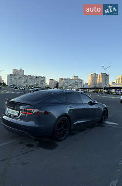 Лифтбек Tesla Model S 2015 в 