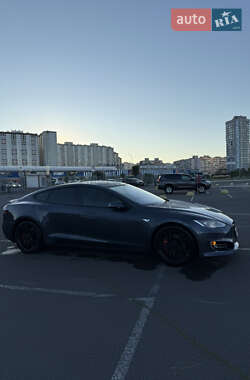 Лифтбек Tesla Model S 2015 в 