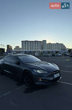 Лифтбек Tesla Model S 2015 в 