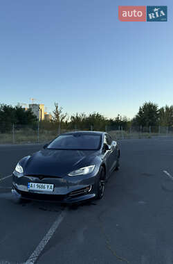 Лифтбек Tesla Model S 2015 в 