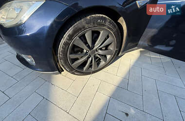 Ліфтбек Tesla Model S 2014 в 