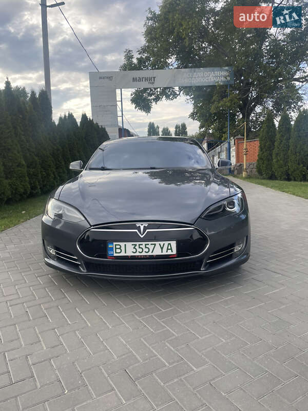Ліфтбек Tesla Model S 2013 в 
