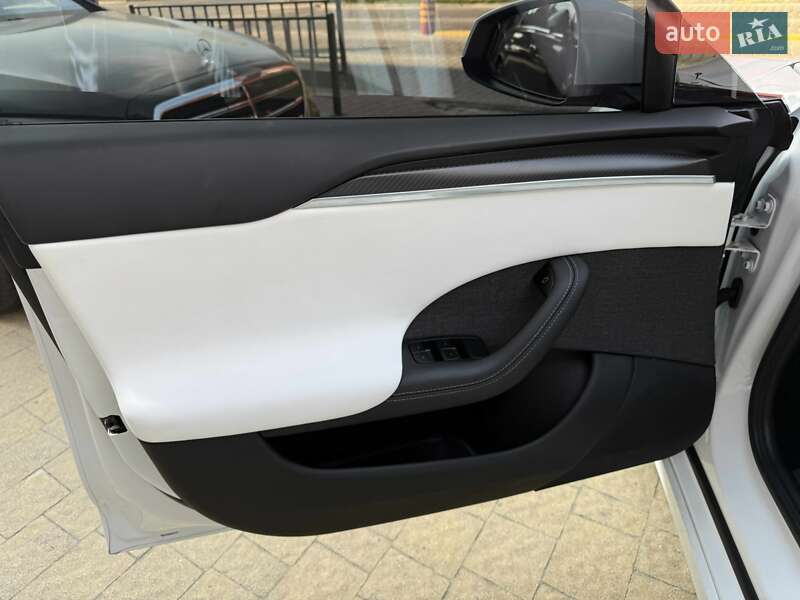 Ліфтбек Tesla Model S 2024 в Львові