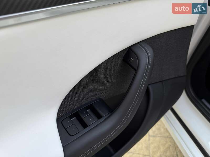 Ліфтбек Tesla Model S 2024 в Львові
