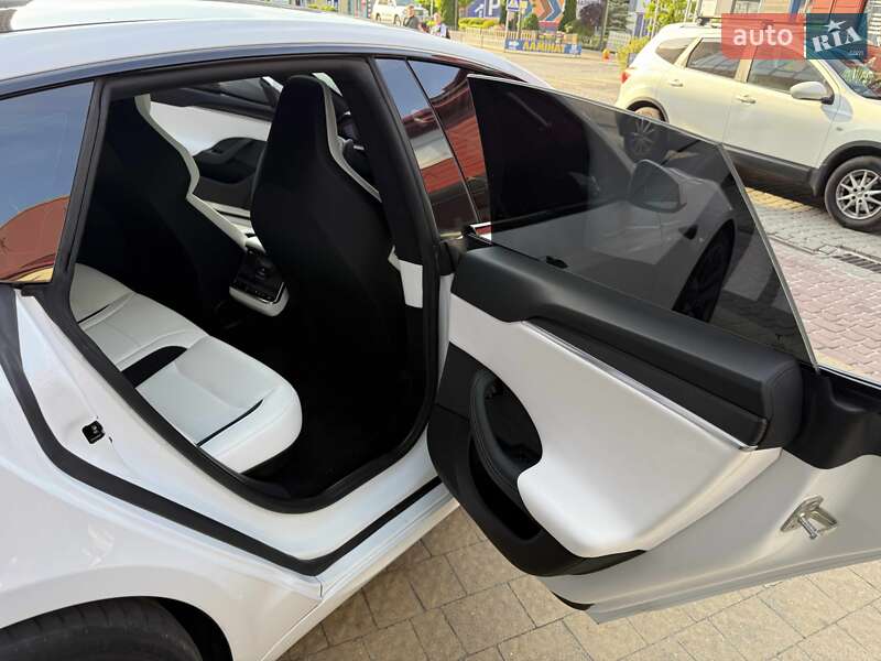 Ліфтбек Tesla Model S 2024 в Львові