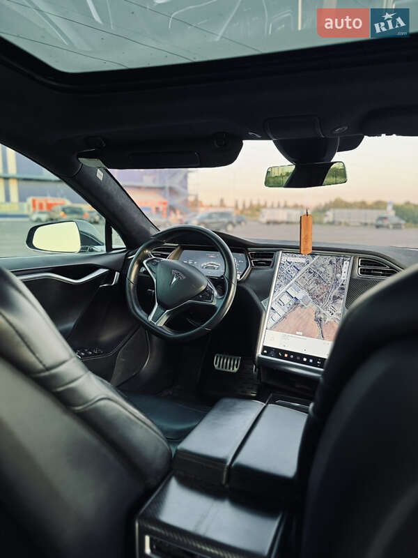 Ліфтбек Tesla Model S 2016 в Острозі