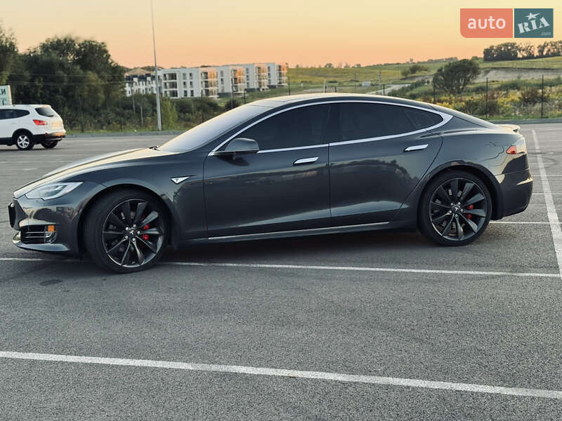 Ліфтбек Tesla Model S 2016 в Острозі