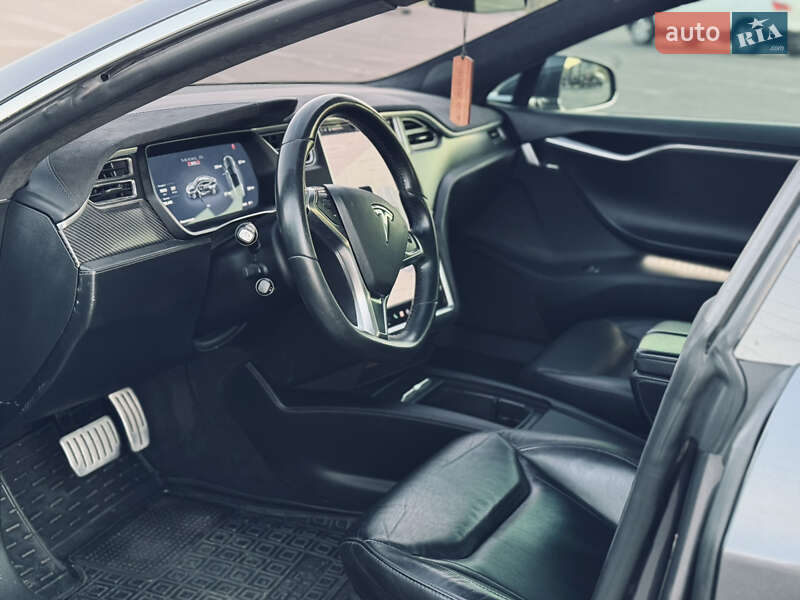 Ліфтбек Tesla Model S 2016 в Острозі