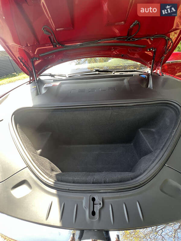 Лифтбек Tesla Model S 2018 в Тернополе