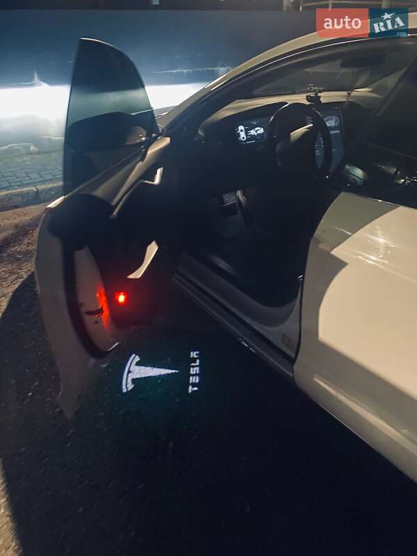 Ліфтбек Tesla Model S 2016 в Миколаєві фото 7 Ліфтбек Tesla Model S 2016 в Миколаєві