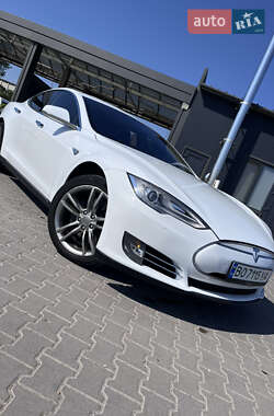 Лифтбек Tesla Model S 2014 в Шумске