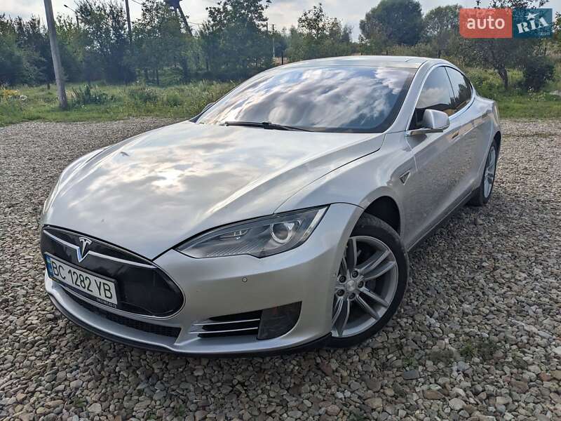 Tesla Model S 2015