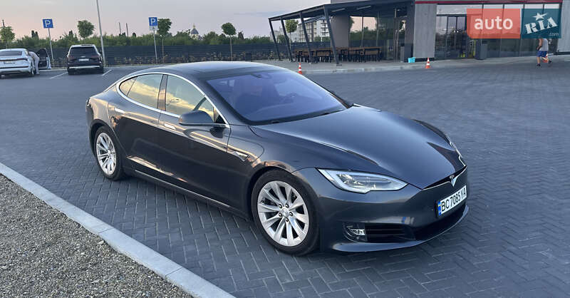 Лифтбек Tesla Model S 2016 в Львове