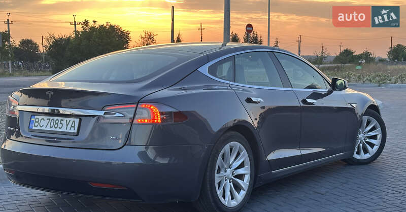 Лифтбек Tesla Model S 2016 в Львове