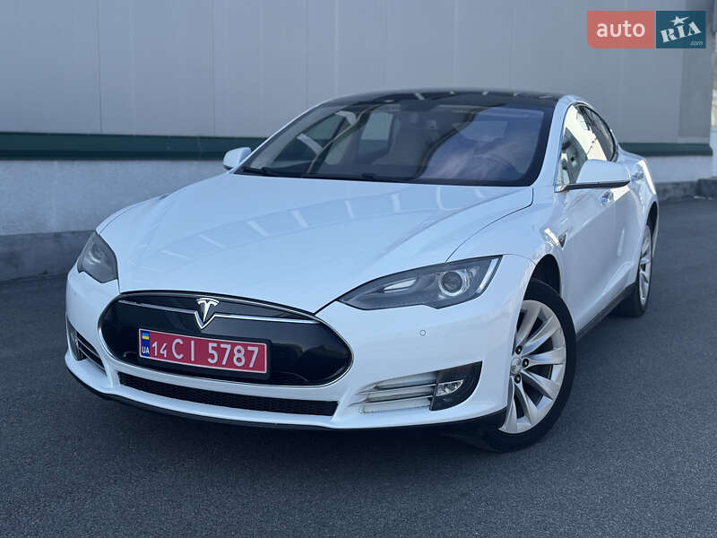 Лифтбек Tesla Model S 2013 в 