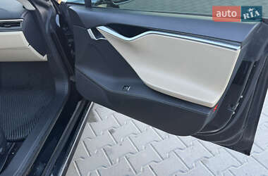 Лифтбек Tesla Model S 2014 в 