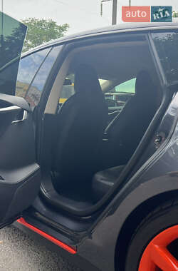 Ліфтбек Tesla Model S 2015 в 