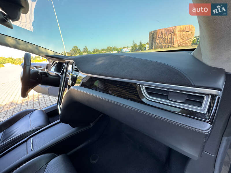 Лифтбек Tesla Model S 2017 в Одессе