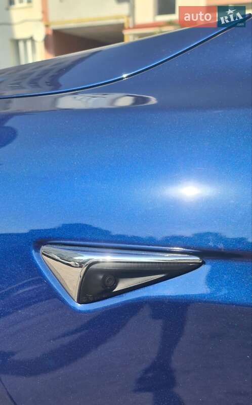 Лифтбек Tesla Model S 2017 в Ивано-Франковске