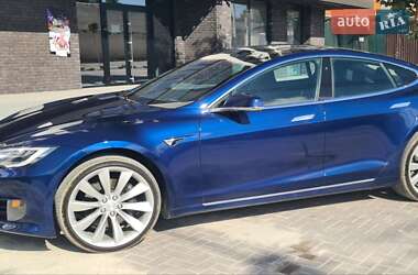 Лифтбек Tesla Model S 2017 в Ивано-Франковске