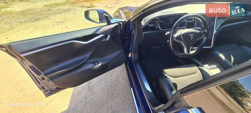 Лифтбек Tesla Model S 2017 в Ивано-Франковске