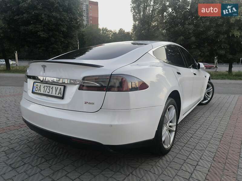 Лифтбек Tesla Model S 2014 в Днепре