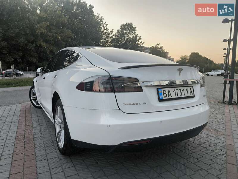 Лифтбек Tesla Model S 2014 в Днепре