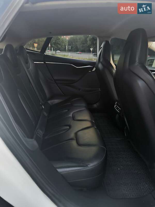 Лифтбек Tesla Model S 2014 в Днепре