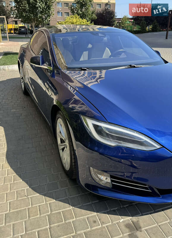 Ліфтбек Tesla Model S 2016 в Одесі