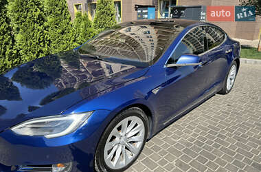 Лифтбек Tesla Model S 2016 в 