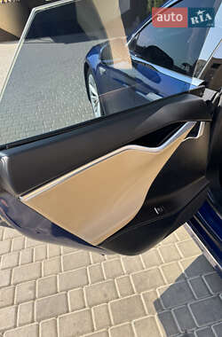 Лифтбек Tesla Model S 2016 в 
