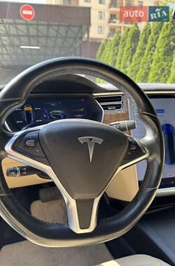 Лифтбек Tesla Model S 2016 в 