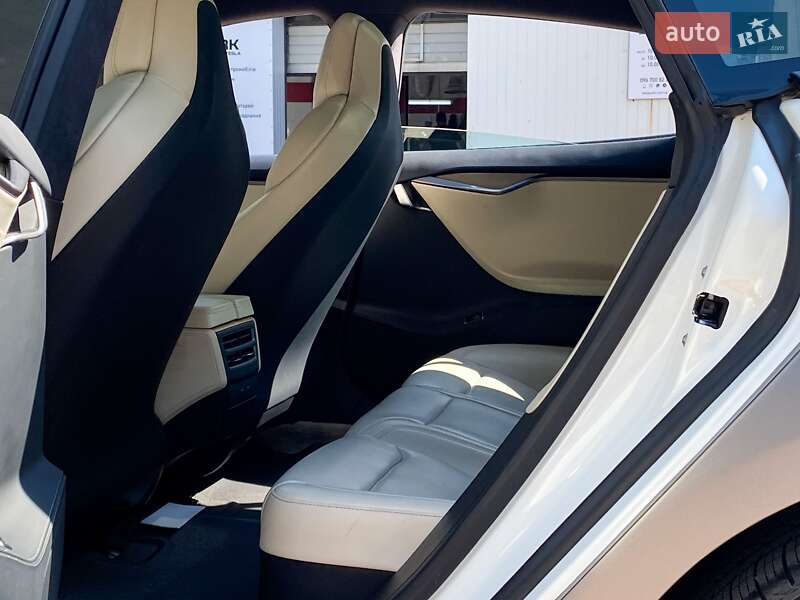 Ліфтбек Tesla Model S 2019 в Києві