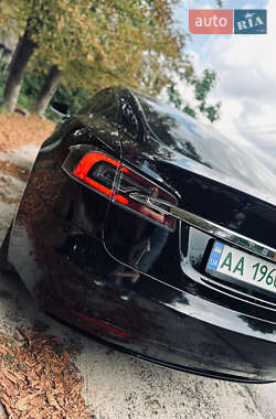 Ліфтбек Tesla Model S 2020 в 