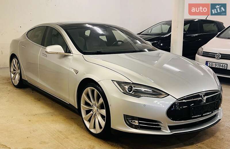 Ліфтбек Tesla Model S 2015 в Києві