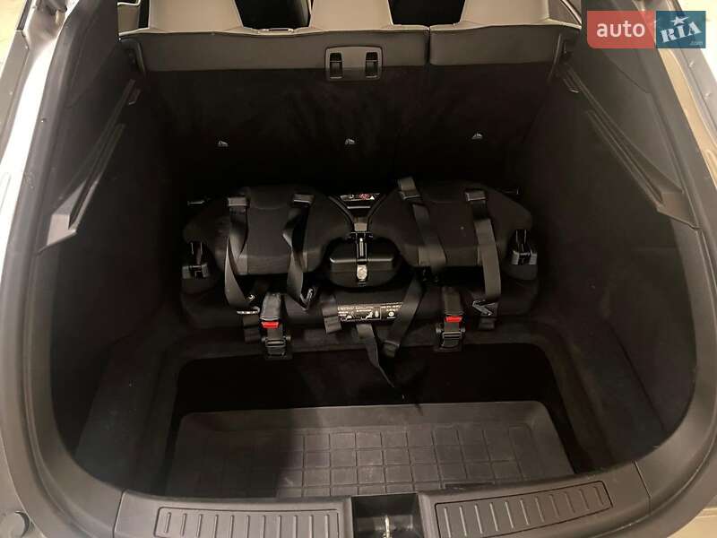 Ліфтбек Tesla Model S 2015 в Києві