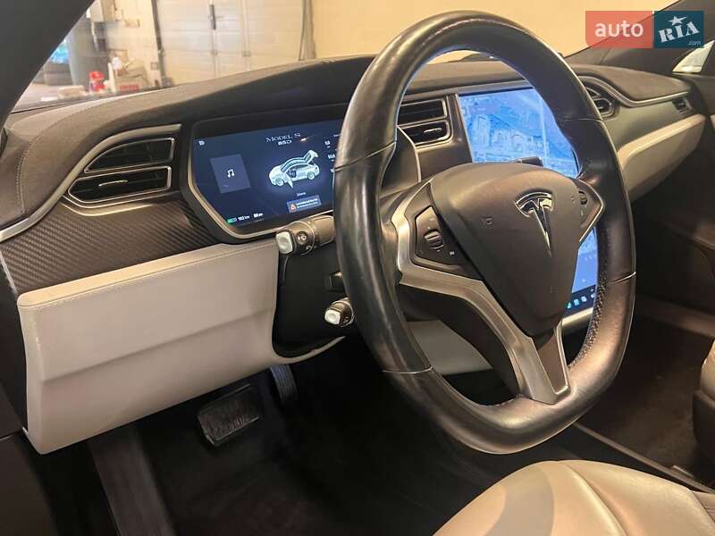 Ліфтбек Tesla Model S 2015 в Києві