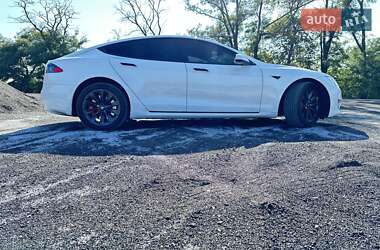 Лифтбек Tesla Model S 2016 в Черкассах