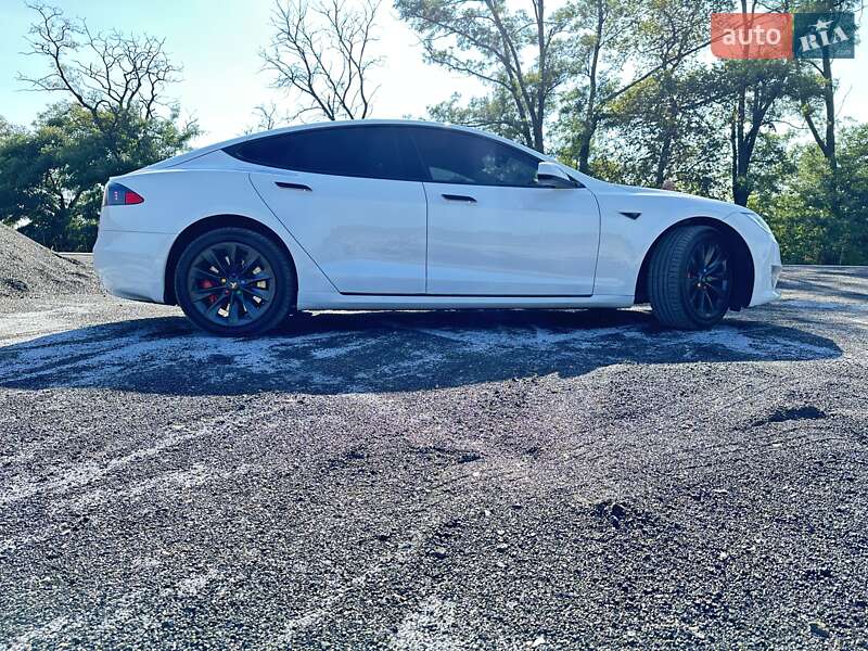 Лифтбек Tesla Model S 2016 в Черкассах фото 12 Лифтбек Tesla Model S 2016 в Черкассах